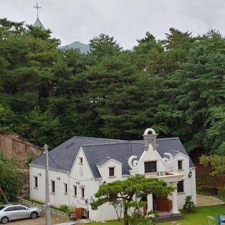The Castle Stay Chuncheon Ngoại thất bức ảnh