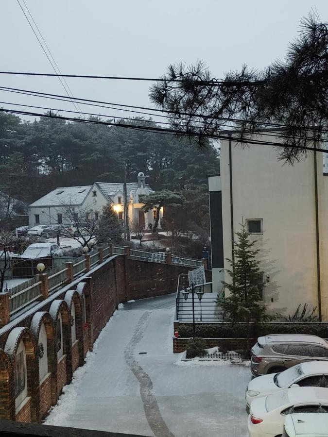 The Castle Stay Chuncheon Ngoại thất bức ảnh