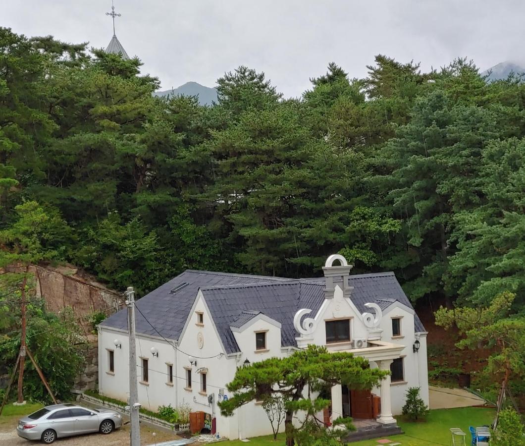 The Castle Stay Chuncheon Ngoại thất bức ảnh